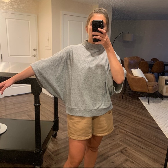 Lou & Grey Short Sleeve Gray Sweatshirt Turtleneck - Picture 4 of 6